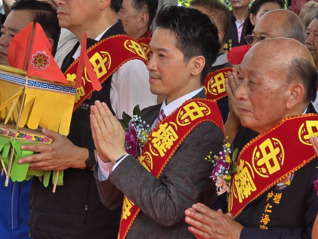 中壢仁海宮200年醮壇動土 何志偉溫馨「送暖」祝好孕到