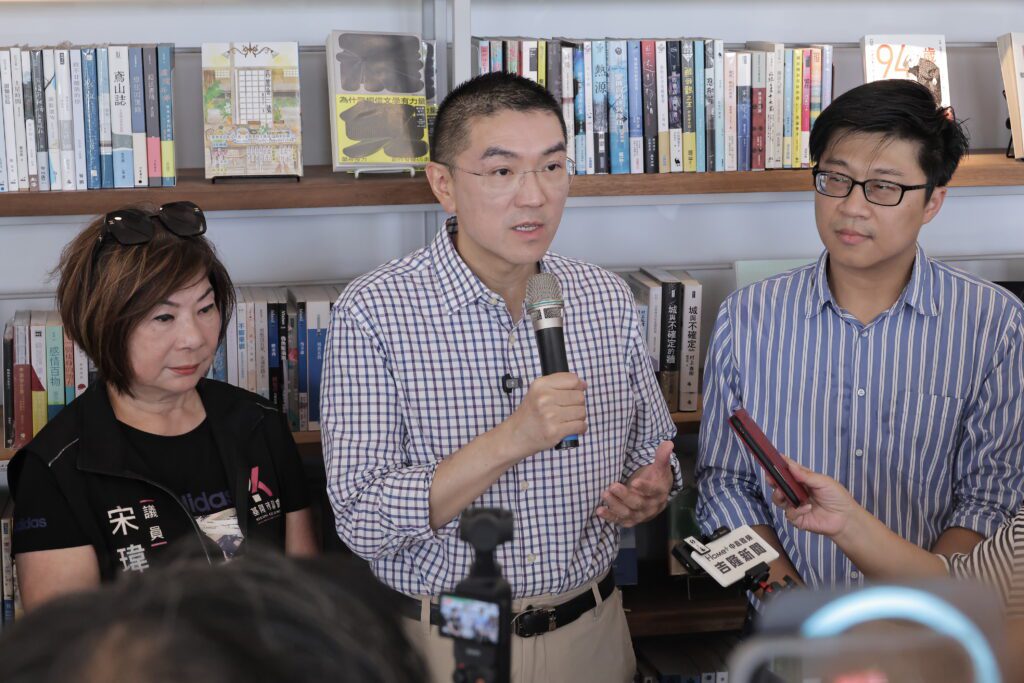 謝國樑視察太平青鳥書店　將持續公開透明、公私協力活化老舊校舍