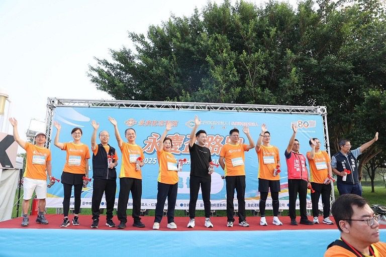 10k競賽組與3k休閒組清晨開跑　-健康宣導與歡樂摸彩帶來熱鬧氛圍