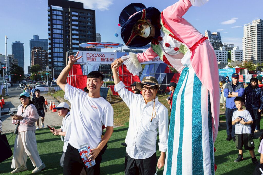 藝術節-「亞洲規模最大馬戲藝術節」-高雄市長陳其邁親臨體驗馬戲魔力