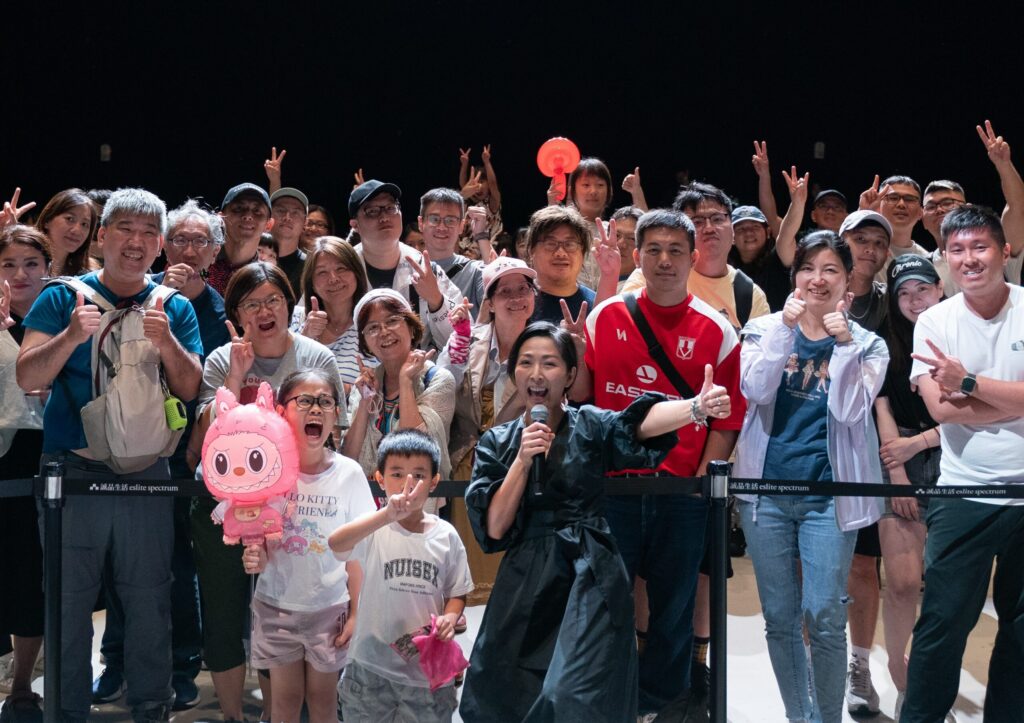 林曉培變身「大歌廳」女伶-領軍陳謙文-田亞霍及邱振哲-郭家瑋等15位音樂人組「祝壽團」輪番獻聲