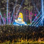 奇幻登場！嘉義「光織影舞」變身愛麗絲魔法世界　9米高裝置閃耀北香湖