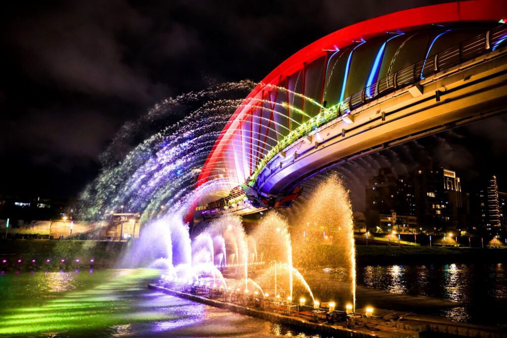 重磅回歸！台北水舞嘉年華最終13天　雙水舞、噴火秀中秋後壓軸登場