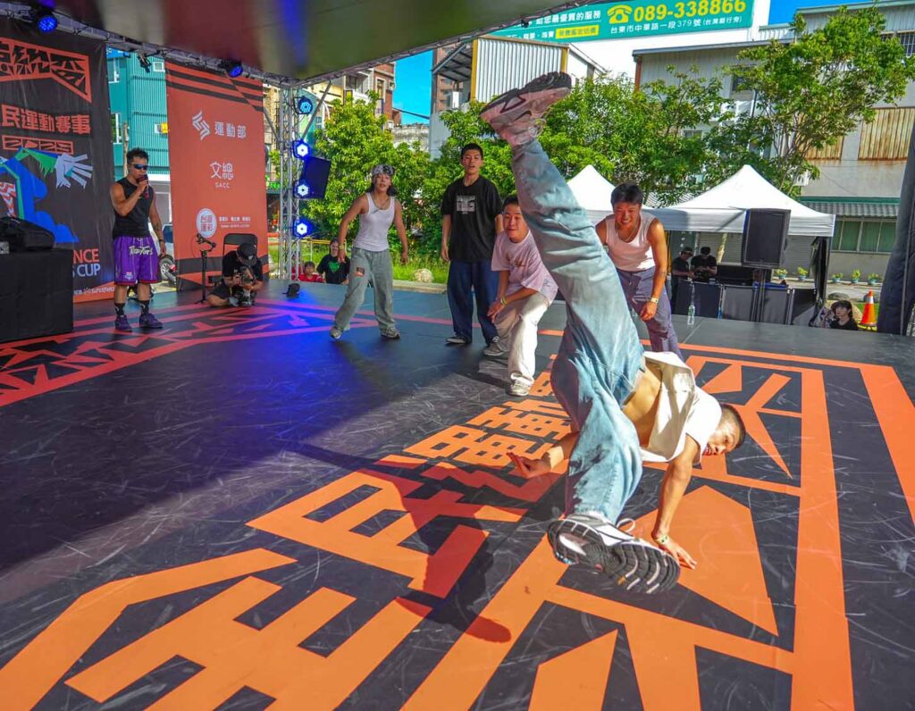 星光二班黃美珍感性返鄉挺夢想-行動鼓勵東部孩子-萌童熱舞感動落淚