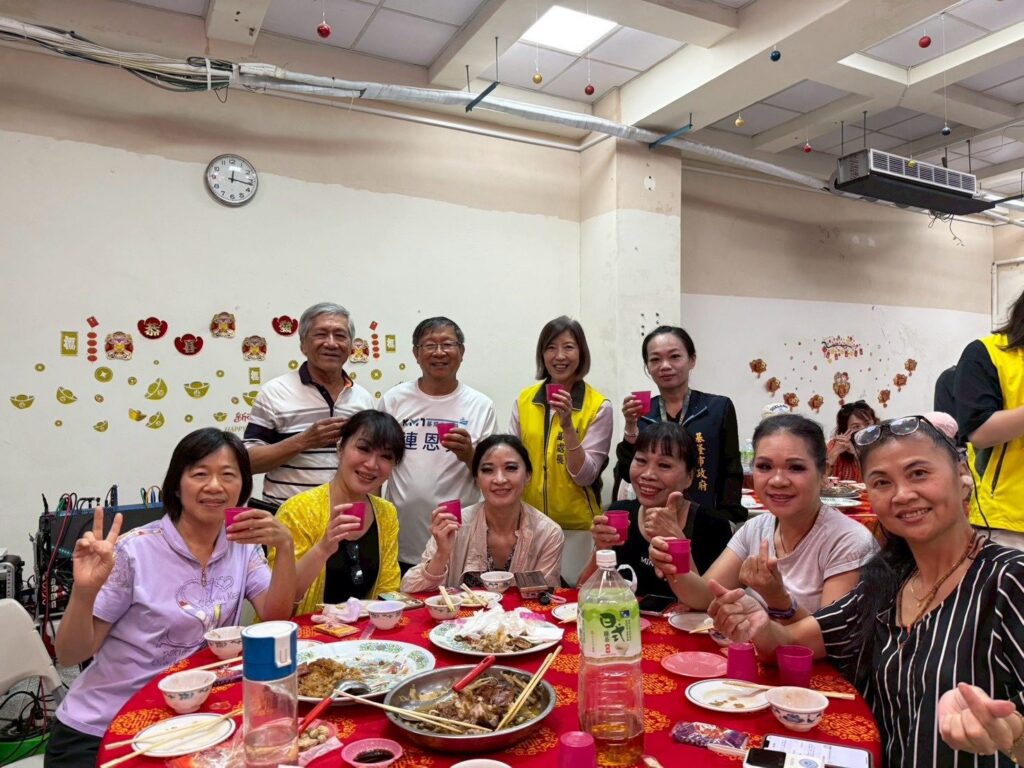 基隆贈禮賀中秋　溫暖老福機構近1,300名長者心