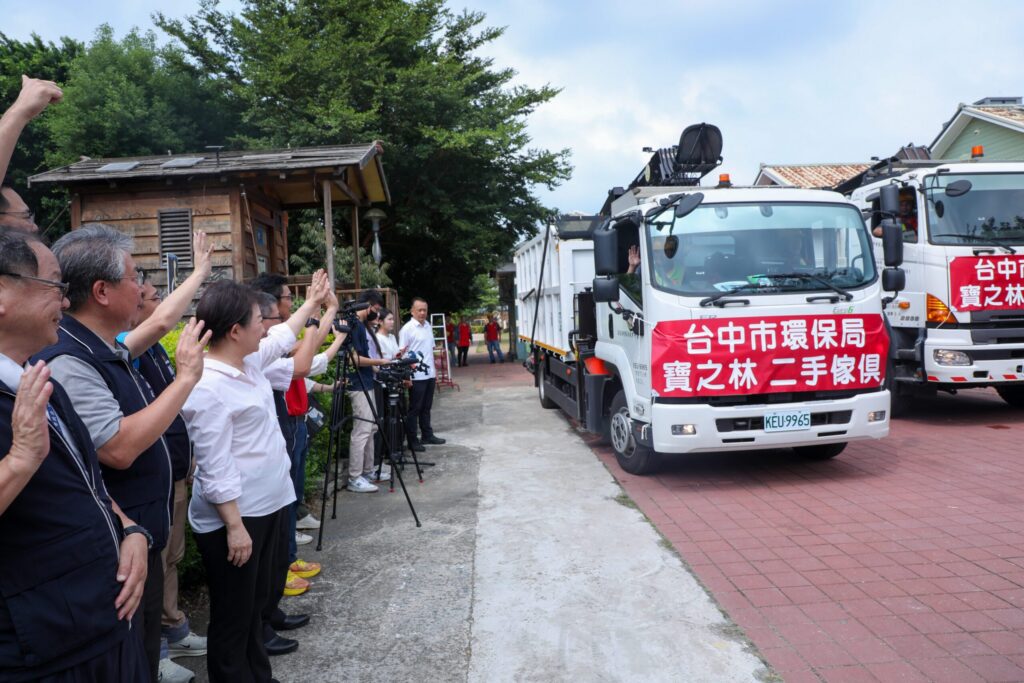 救災第四隊！　盧市長出動「家具超人」-台中再生家具馳援花蓮送暖