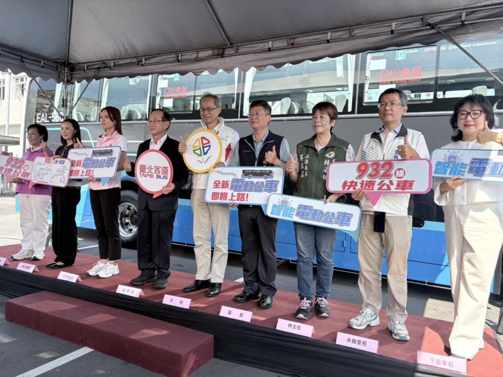 新北市電巴突破300輛　臺北客運932線快速電動公車上線　邁入綠能新紀元！