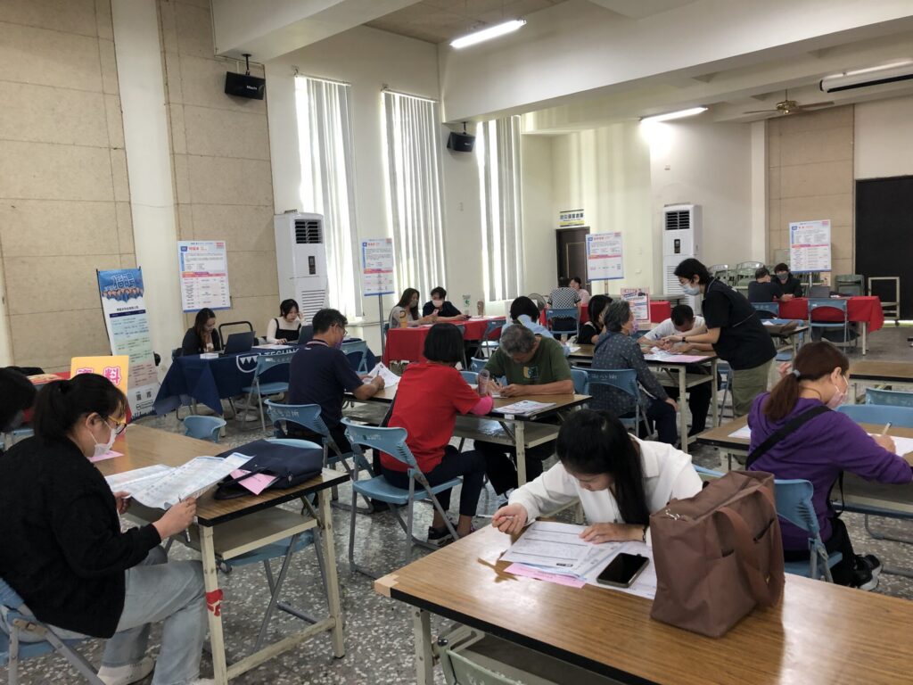 慶重陽！　逾700職缺挺中高齡-中市府山線樂齡聯合徵才暖心登場