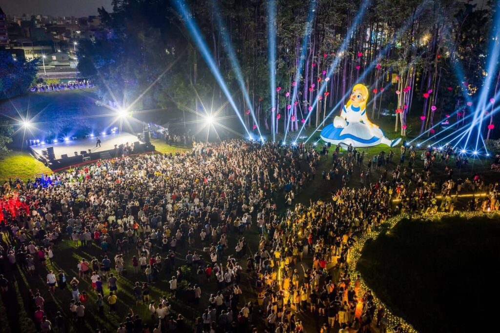 嘉義市「光織影舞」熱潮延燒　魏如昀閻奕格領銜點亮雙十之夜