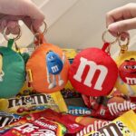 經典品牌mm’s巧克力豆絨毛鑰匙圈-7-eleven全家39元加價購限定開賣