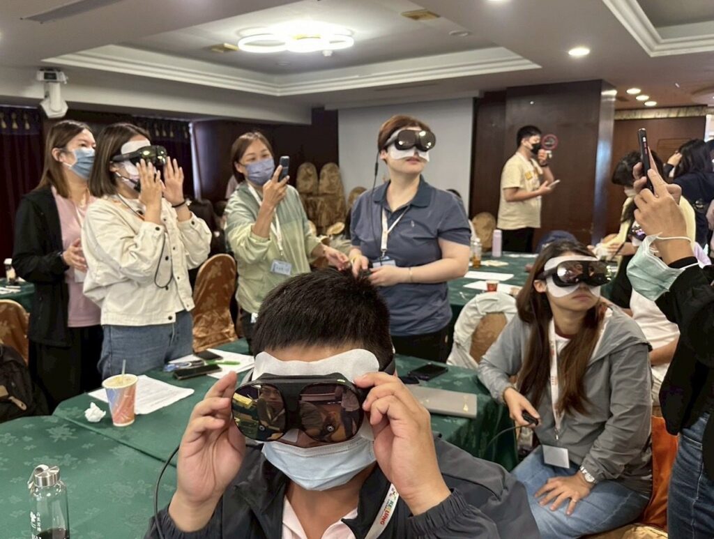 戴上vr走進失智者世界　長照工作坊學員直呼震撼體驗