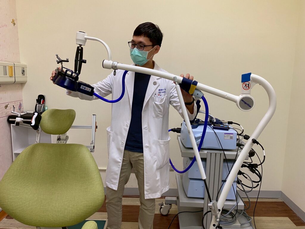 「看見希望的光」-　工程師　透過重複經顱磁刺激術　走出憂鬱幽谷