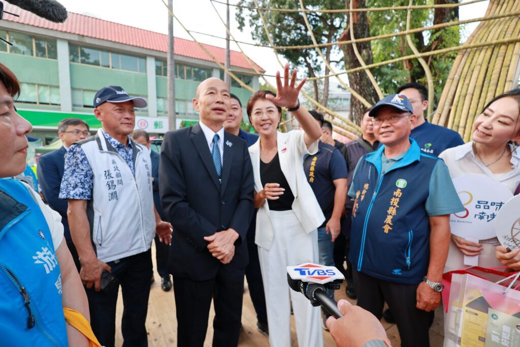 立法院長韓國瑜逛茶博　邀民眾共賞-10日南投國慶焰火