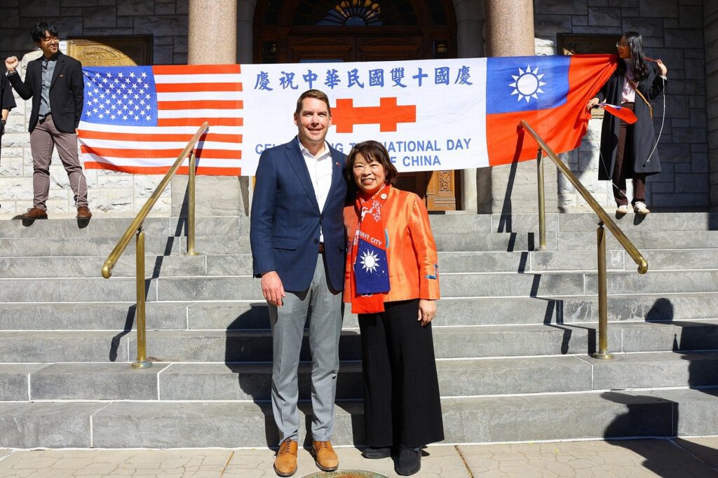 星條旗與青天白日旗齊飄揚　黃敏惠率團雪城同慶中華民國國慶