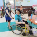 從被照顧者變成照顧者　小梅在護理之家翻轉人生