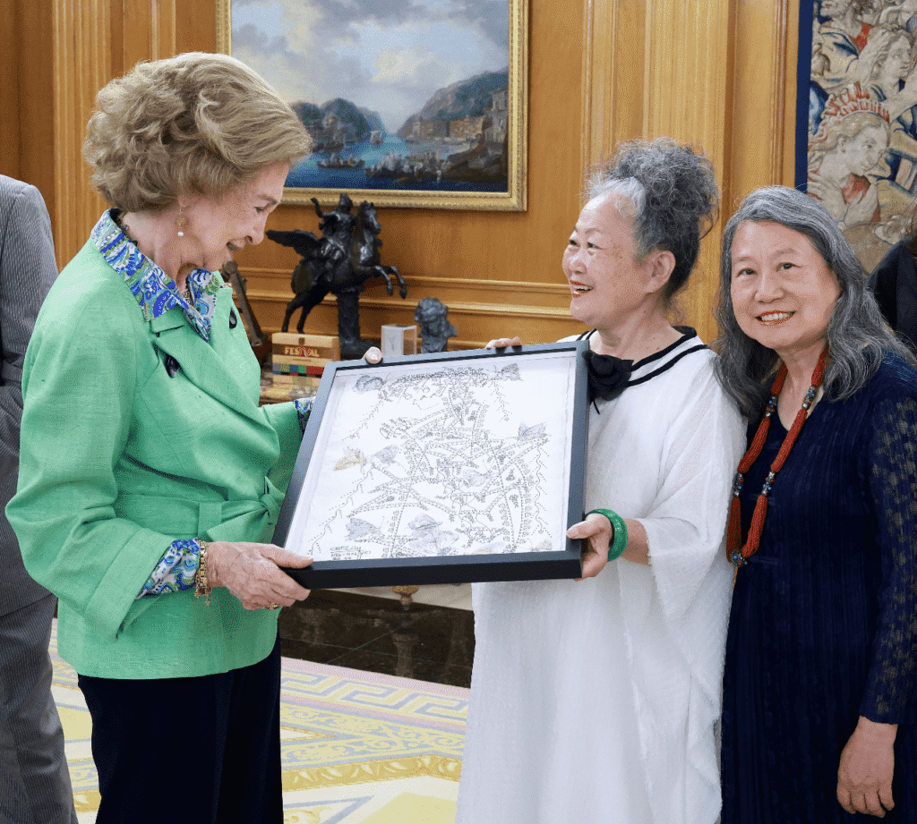 新竹藝術家朱麗麗的墨線畫西班牙太后蘇菲亞收藏