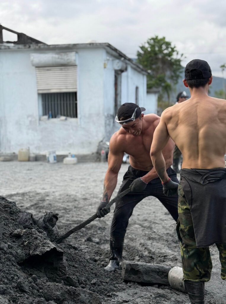 rock-李振瑋信守承諾-號召民眾朋友近百人組成肌肉戰隊熱血返花蓮