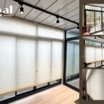 家具褪色、皮革乾裂？罪魁禍首是陽光！蜂巢簾居家防曬抗uv全面升級-芮格居家進駐磐德廚藝玻璃屋會客空間- 客製化無段上下雙開- 遮光兼顧隱私