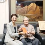 人間國寶王清霜等人瑞慶百歲　許縣長致贈萬元禮金及金鎖片