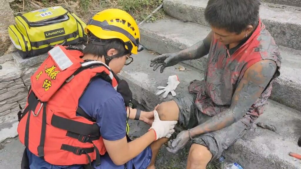 奔赴花蓮堰塞湖災區 嘉基急診醫師黃漢群與特搜隊並肩生死救援