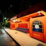 城市美學新亮點　基隆橘色球燈候車亭亮相