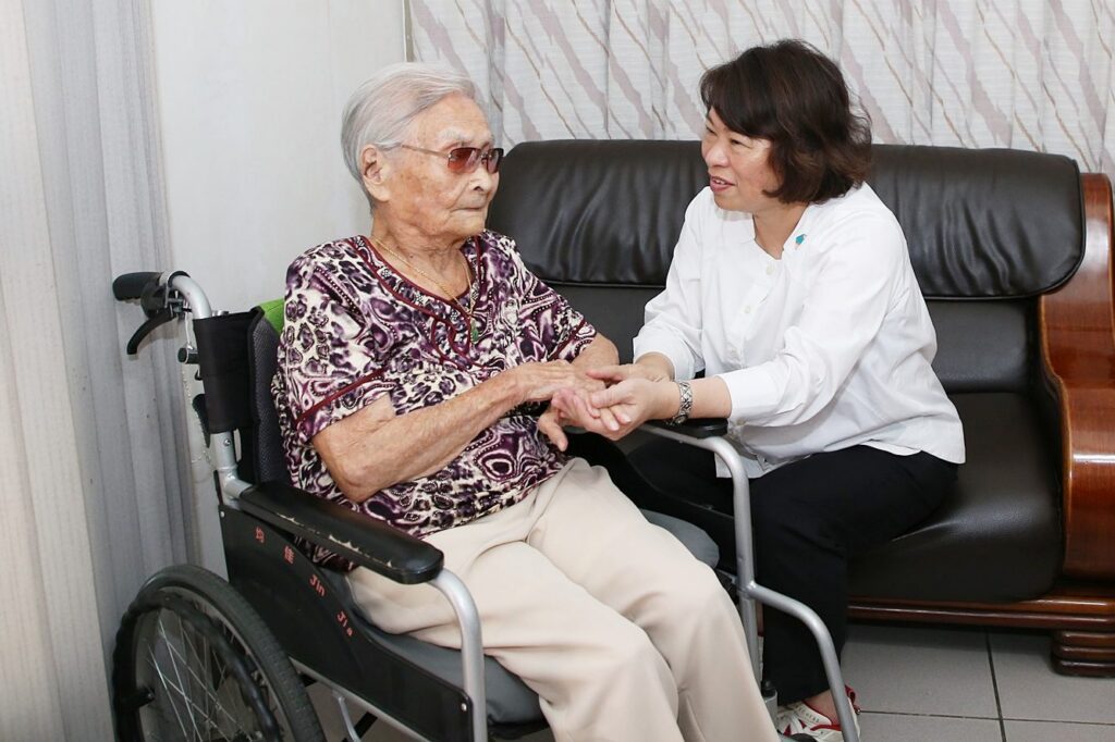 嘉義市重陽節敬老禮金發放　黃敏惠送上溫馨祝福