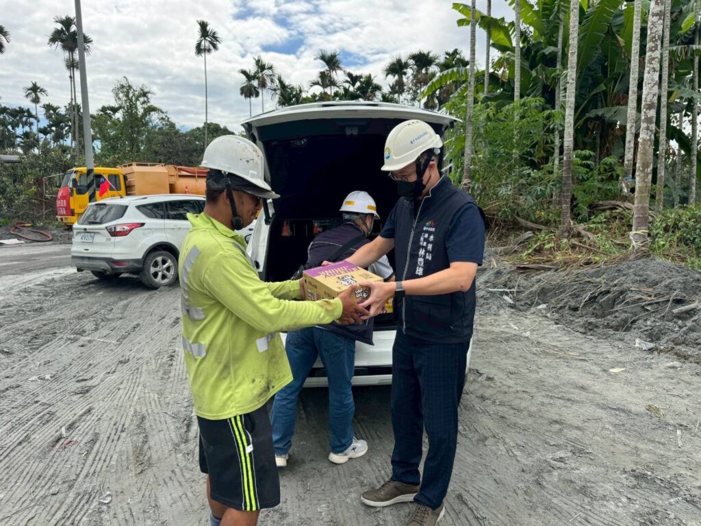 台中「下水道超人」馳援花蓮進入第5日　市府暖心補給前線夥伴