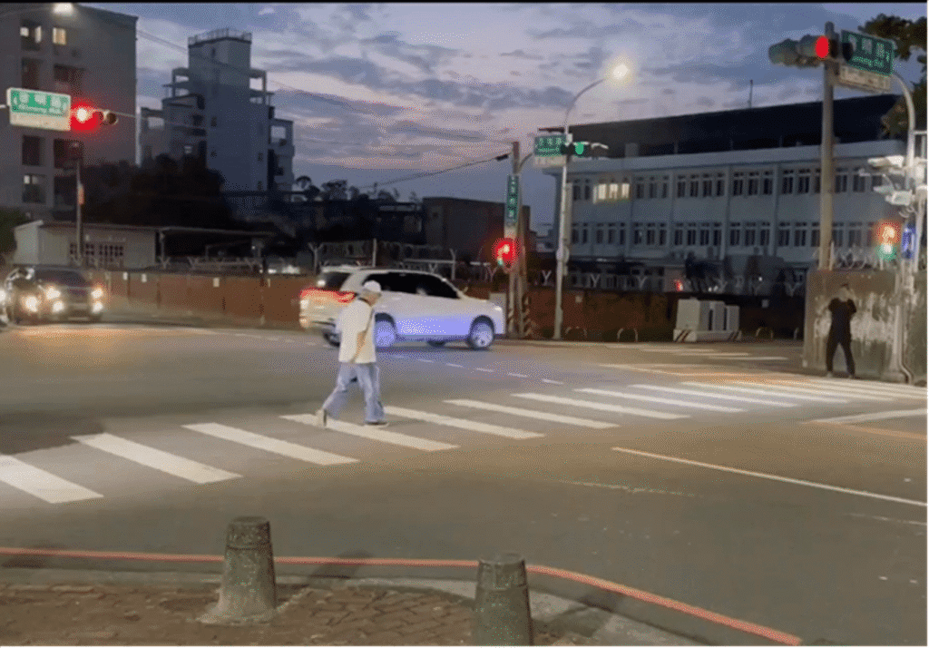 嘉義市推行人輔助照明　打造更安全的路口行人友善環境