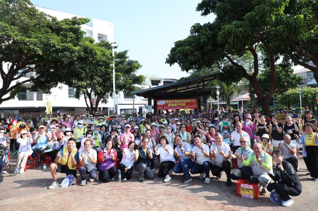 嘉市草地尾重陽健行　黃敏惠到場同樂