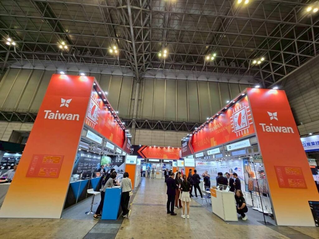 高市資訊處參訪日本最尖端電子資訊高科技綜合展　-ai轉型與應用新趨勢