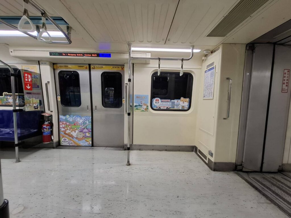 爸媽福音!板南線第六部空間優化列車上線 親子友善區提供更寬敞的嬰兒車空間