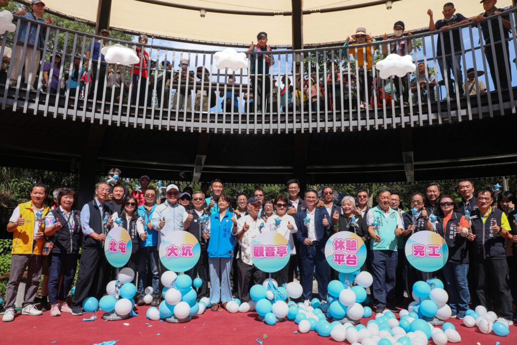 「甜點系地標」掀話題!大坑觀音亭景觀休憩平台完工啟用 盧市長:說到做到、打造安全好用又美觀的休憩空間