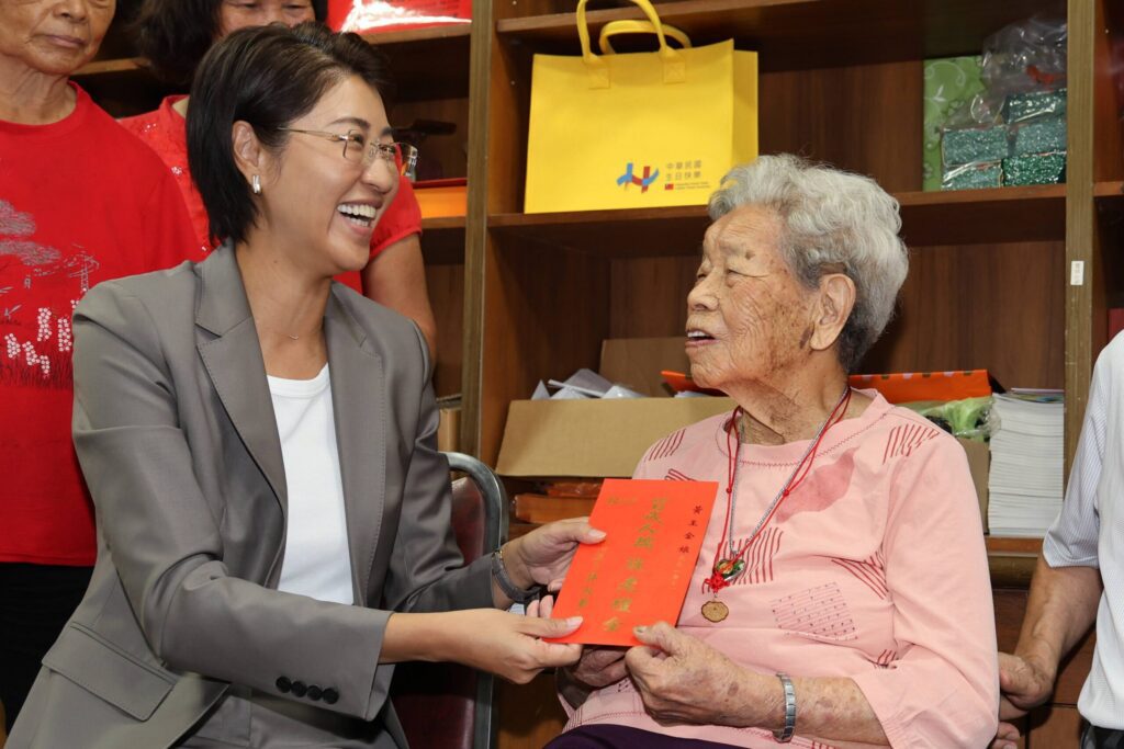 重陽孝親許縣長敬老訪人瑞　竹山黃王金娘105歲高齡　耳聰目明行動自如好福氣