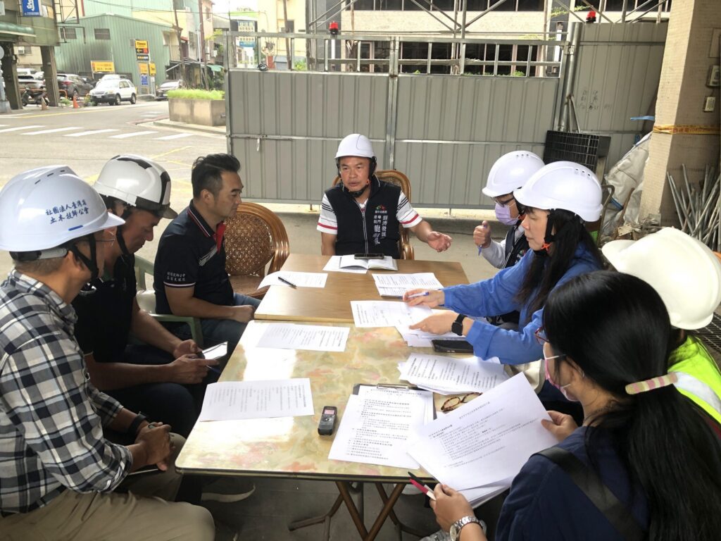 中央市場鷹架倒塌　中市府召開應變會議強化工地安全與鄰里溝通