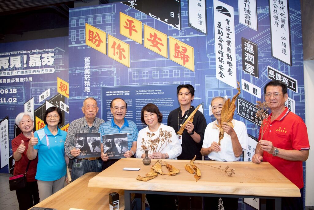 回娘家憶當年!黃敏惠偕老員工 重返嘉義菸葉廠見證歷史