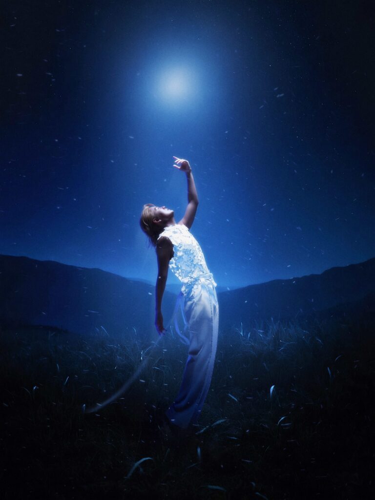 吳克群開啟視覺美學風潮-十米高空烈日暴雨-引爆史詩級浪漫