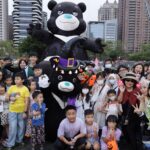 熊讚首度跨市搗蛋！-壞壞眼神萬聖裝亮相桃園萬聖城