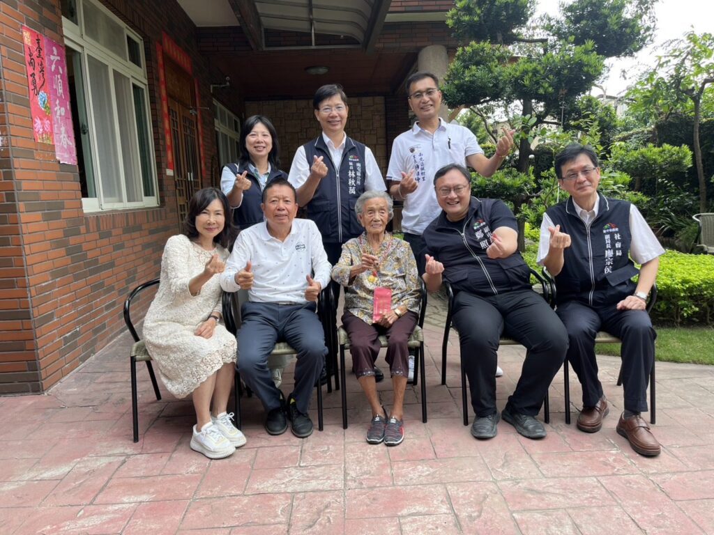 落實敬老愛老精神！　台中鄭副市長重陽前夕訪百歲模範母親-祝賀幸福滿滿