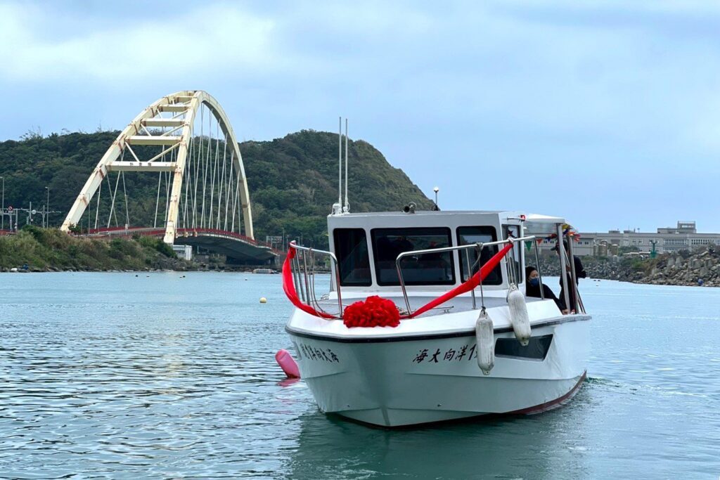 海大「向洋一號」無障礙遊艇正式下水　打造全民親海新平台