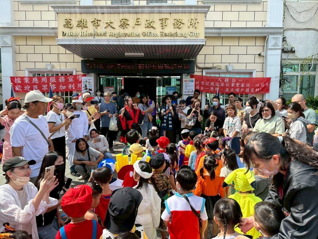 小小搗蛋來報到　大寮戶政萬聖節驚喜迎賓-　與幼兒園攜手打造歡樂魔法日