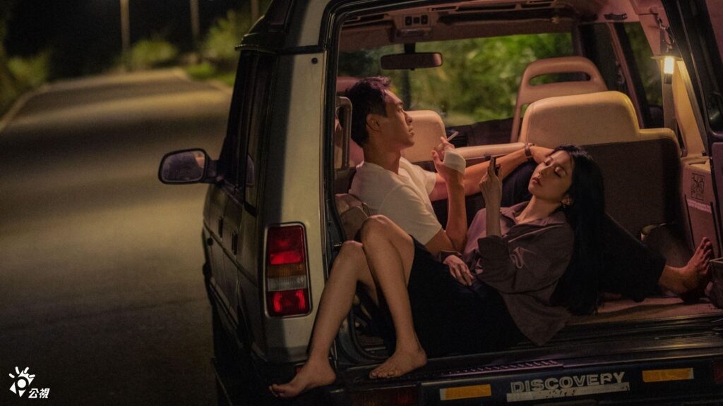 邵雨薇與楊祐寧激情車震-選在大馬路邊上演情感一發不可收拾