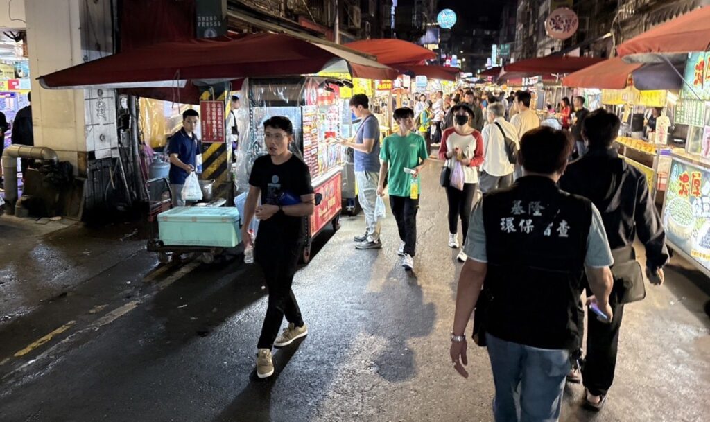 基隆環保、警局聯手出擊　加強熱點稽查取締髒亂