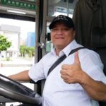 公車駕駛林榮新暖心一抱　善舉撼動人心　他謙虛說「一句感謝就是我們的動力」