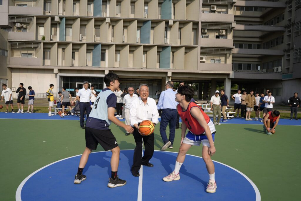 「進洋＆淑女綜合球場」啟用-李進洋校友推動教育公益
