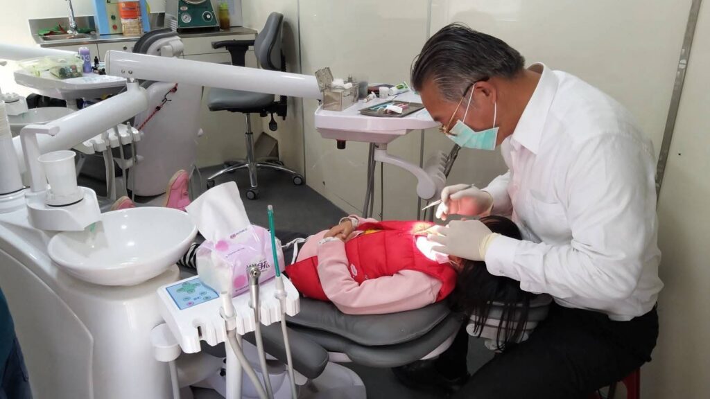 嘉義縣牙科醫療覆蓋率達100％　專車深入偏鄉守護口腔健康