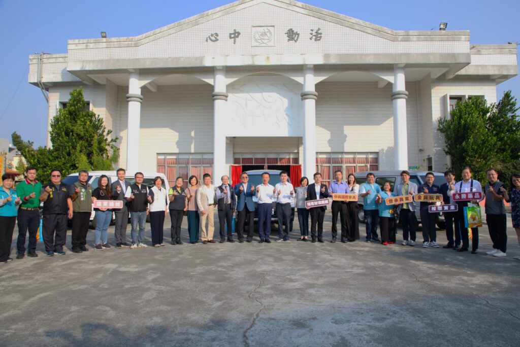 企業愛心齊力相挺　嘉義縣企業捐贈三校運動團隊交通車助攻學子安全出征