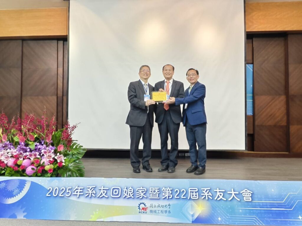 春風四十載-慧燈照杏壇-盧燈茂榮膺雙獎