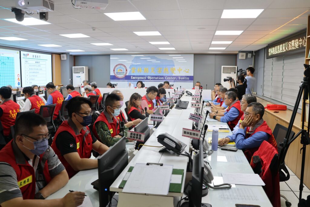張麗善坐鎮一級應變中心　宣布雲林縣12日達標放颱風假