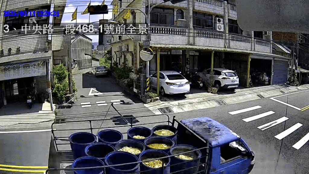 廚餘車廚餘桶未加蓋恐影響環境衛生　中市環保局加強廚餘載運稽查及法令宣導