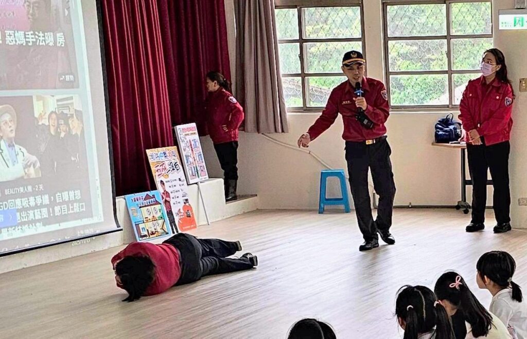 寓教於樂學防火！基隆百福消防到華興國小推廣防火自救逃生